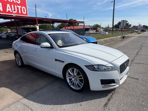 Used 2016 Jaguar XF Prestige RWD image 12