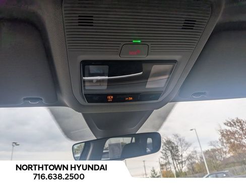 Used 2025 Volkswagen Atlas SE image 21