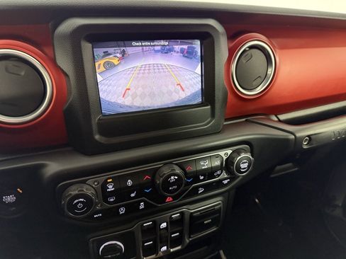 Used 2018 Jeep Wrangler Unlimited Rubicon w/ Cold Weather Group image 28