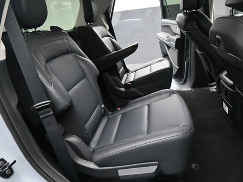 New 2025 Lincoln Navigator Reserve image 18