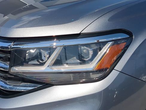 Used 2023 Volkswagen Atlas SE w/ Panoramic Sunroof Package FWD image 9