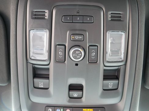 Used 2024 GMC Yukon SLT w/ SLT Premium Package image 31