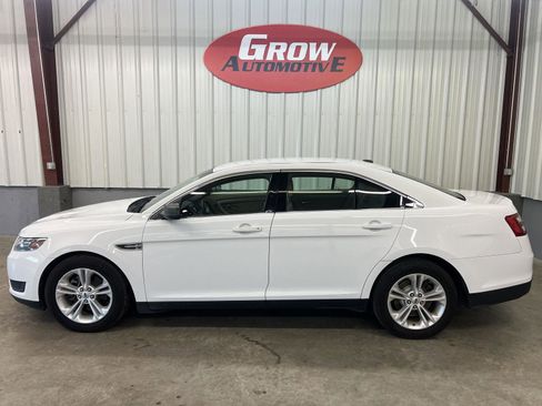 Used 2019 Ford Taurus SE FWD image 10