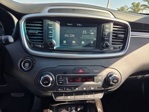 Used 2020 Kia Sorento EX FWD image 19