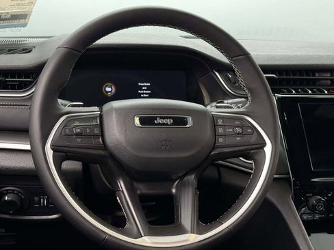 New 2025 Jeep Grand Cherokee L Laredo image 18