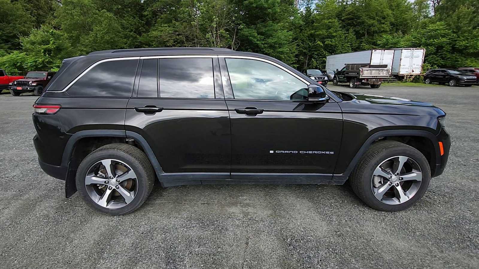 New 2024 Jeep Grand Cherokee Limited 4xe w/ Luxury Tech Group II AWD/4WD image 9