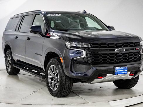 Used 2024 Chevrolet Suburban Z71 w/ Luxury Package AWD/4WD image 14