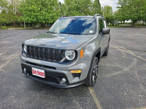Used 2021 Jeep Renegade Latitude AWD/4WD image 2