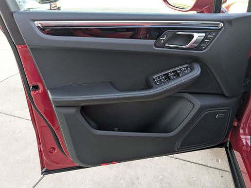 New 2026 Porsche Macan image 13