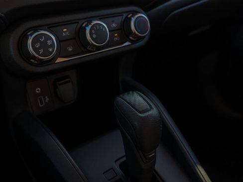 Used 2025 Nissan Versa S w/ Trunk Package image 30