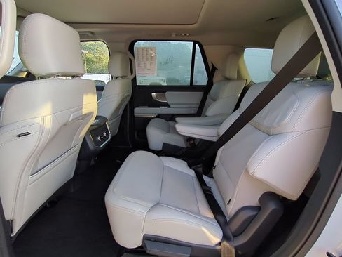 Used 2025 Ford Expedition Platinum AWD/4WD image 14
