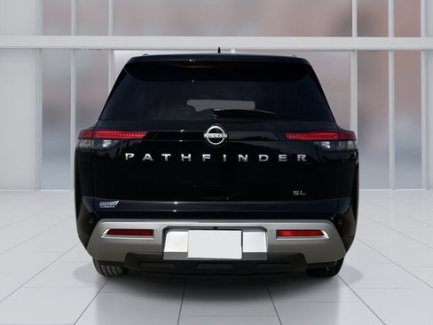 New 2025 Nissan Pathfinder SL image 4