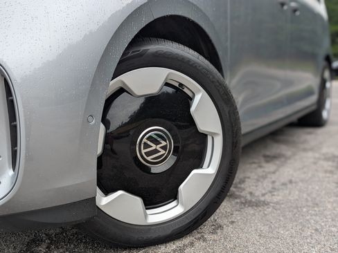 Used 2025 Volkswagen ID. Buzz Pro S Plus RWD image 37