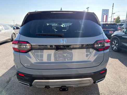 Used 2025 Honda Pilot Touring image 8
