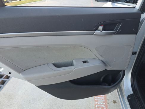 Used 2018 Hyundai Elantra SEL image 22