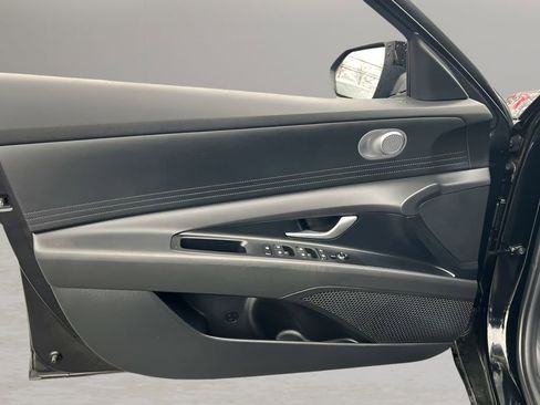 Used 2024 Hyundai Elantra SE FWD image 12