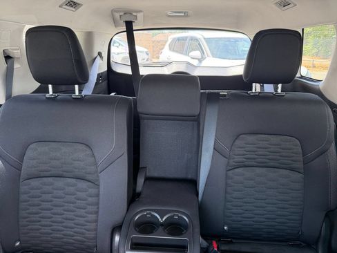 Used 2025 Nissan Pathfinder SV FWD image 40