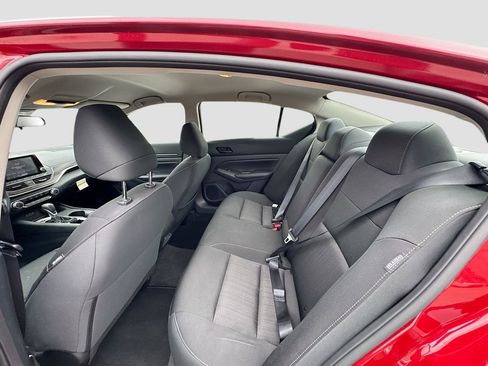 Used 2025 Nissan Altima 2.5 SV image 29