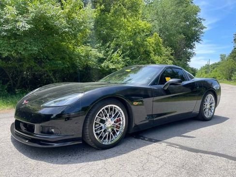 Used 2005 Chevrolet Corvette Coupe w/ Preferred Equipment Group RWD image 1