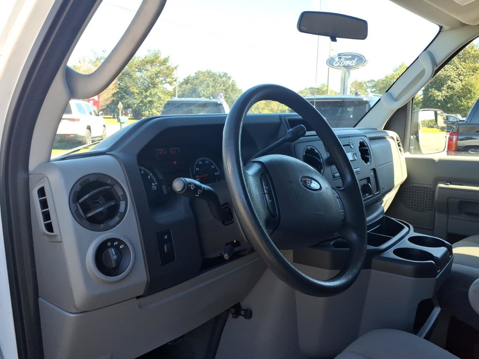 Used 2011 Ford E-350 and Econoline 350 XLT RWD image 16