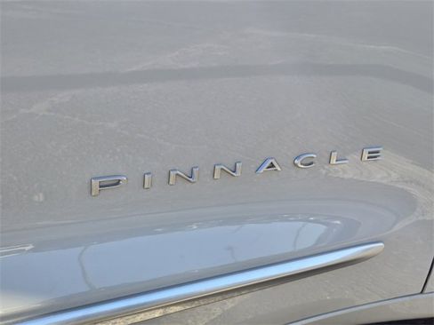 Used 2021 Chrysler Pacifica Pinnacle image 14