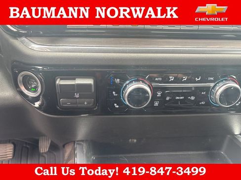 Used 2023 GMC Sierra 1500 SLT w/ SLT Premium Package AWD/4WD image 34