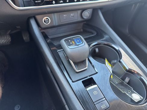 Used 2021 Nissan Rogue SV w/ Premium Package image 32