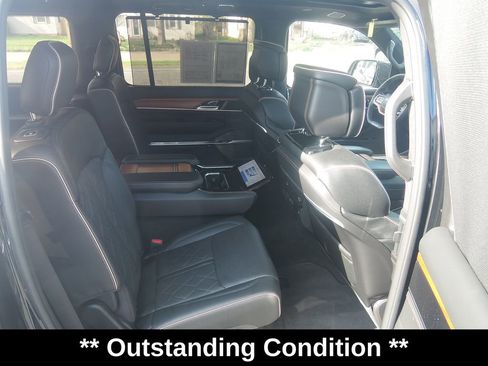 Used 2023 Jeep Grand Wagoneer Series III AWD/4WD image 38