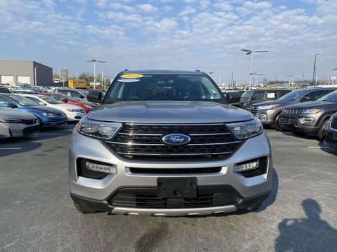 Certified 2024 Ford Explorer XLT w/ Equipment Group 202A RWD image 2
