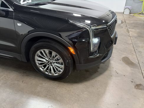 Used 2025 Cadillac XT4 Premium Luxury image 37
