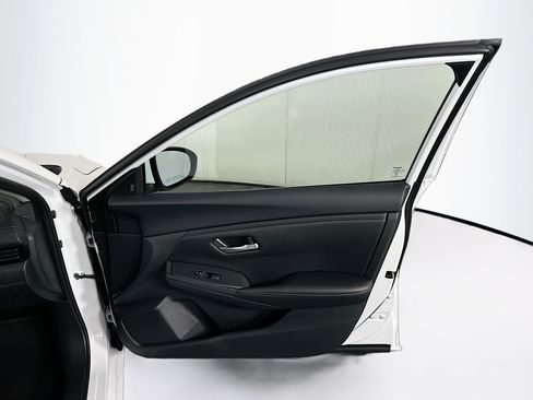 Used 2025 Nissan Sentra SV image 29