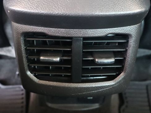 Used 2015 Ford Fusion SE FWD image 32
