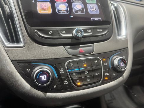 Used 2018 Chevrolet Malibu Premier w/ Premier Sun and Wheel Package FWD image 32