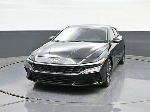 Used 2025 Hyundai Elantra SEL FWD image 27