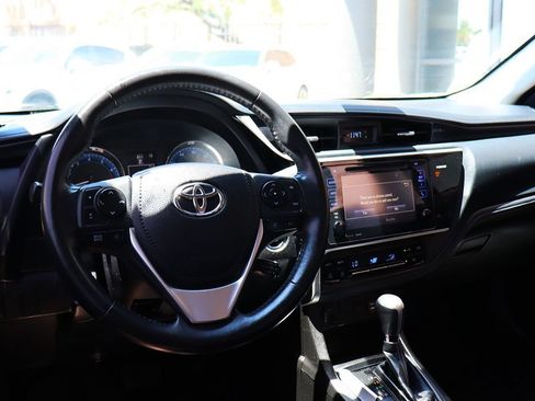 Used 2017 Toyota Corolla SE w/ SE Premium Package FWD image 35