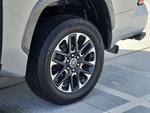 Used 2023 Toyota Tundra Limited AWD/4WD image 12