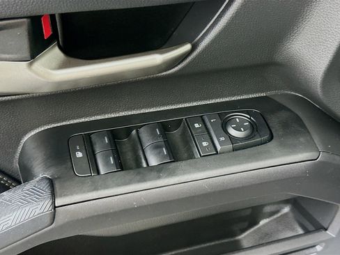 Certified 2025 Toyota Tacoma Limited AWD/4WD image 18