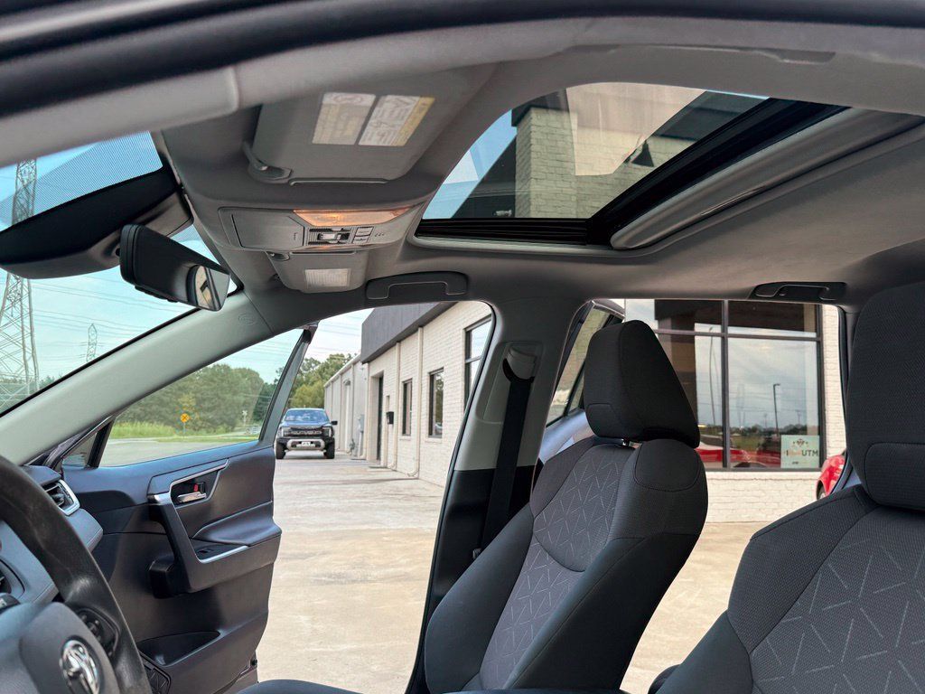 Used 2019 Toyota RAV4 XLE w/ Convenience Package FWD image 23