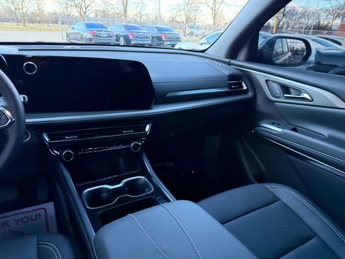 Used 2026 Chevrolet Traverse LT w/ Sun and Wheel Package image 19