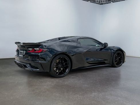 Used 2025 Chevrolet Corvette Z06 RWD image 3