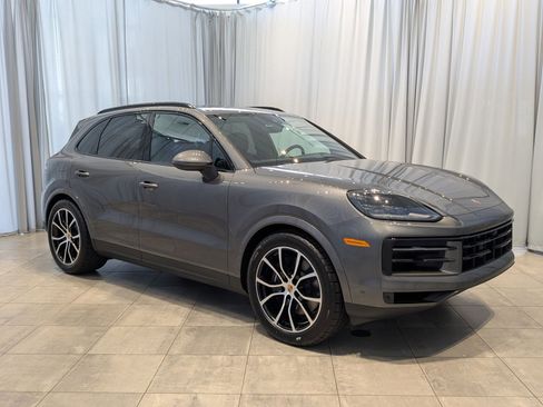 Used 2025 Porsche Cayenne image 7