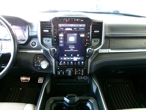 Used 2024 RAM 1500 Limited AWD/4WD image 16