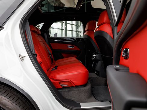 New 2025 Bentley Bentayga image 39