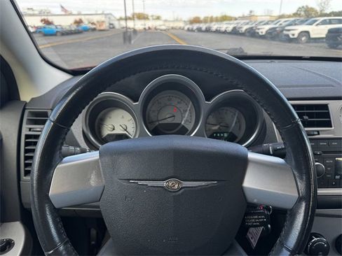 Used 2009 Chrysler Sebring Touring image 23