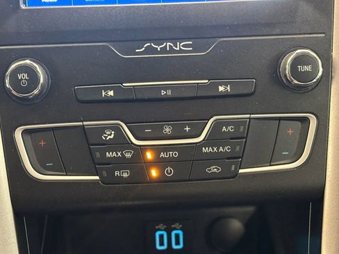 Used 2020 Ford Fusion SE FWD image 48