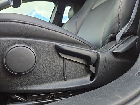 Used 2024 MAZDA MAZDA3 s FWD image 31