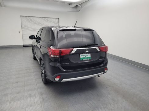 Used 2016 Mitsubishi Outlander SE AWD/4WD image 6