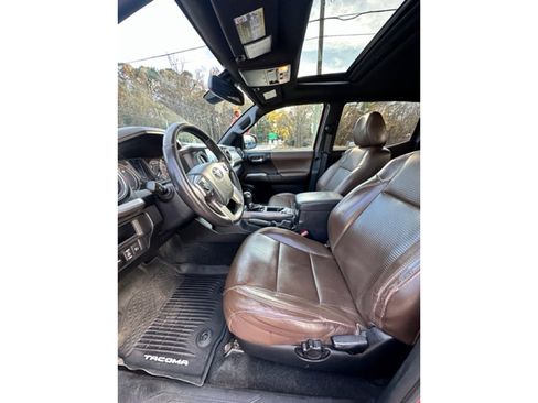 Used 2019 Toyota Tacoma Limited image 12
