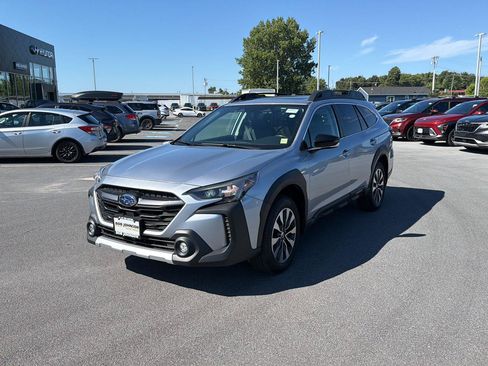 Used 2023 Subaru Outback Limited AWD/4WD image 7