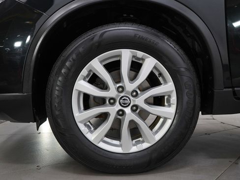 Used 2018 Nissan Rogue SV w/ Sun & Sound Touring Package image 32